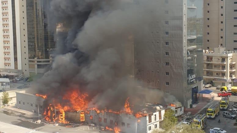 Civil Defence contains huge fire at building in Old Al-Ghanim area