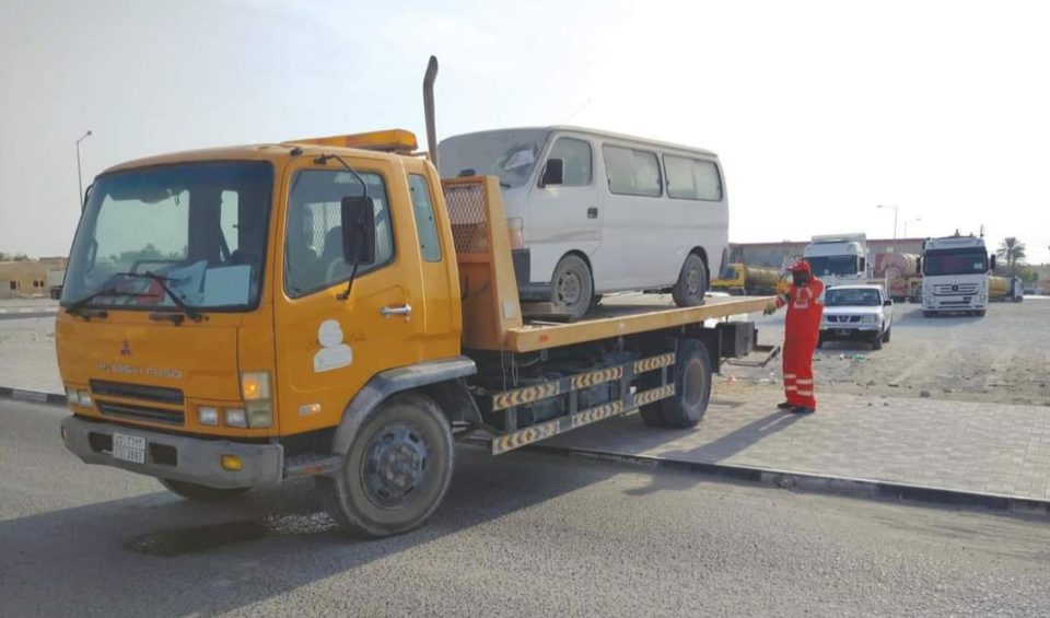 Abandoned vehicles removed in Umm Slal