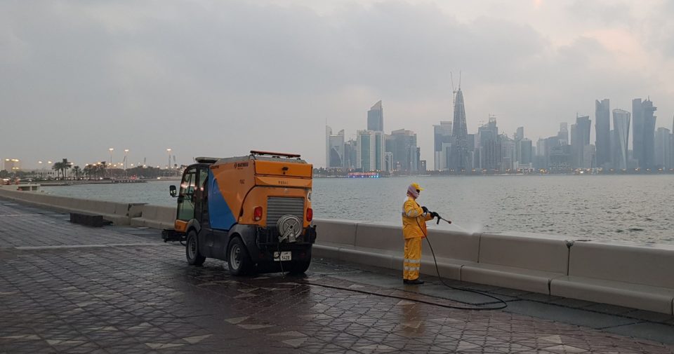 Qatar specialized Field teams clean the various areas