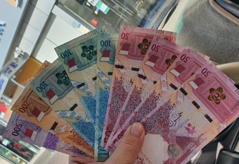 Qatar ATMs issuing banknotes